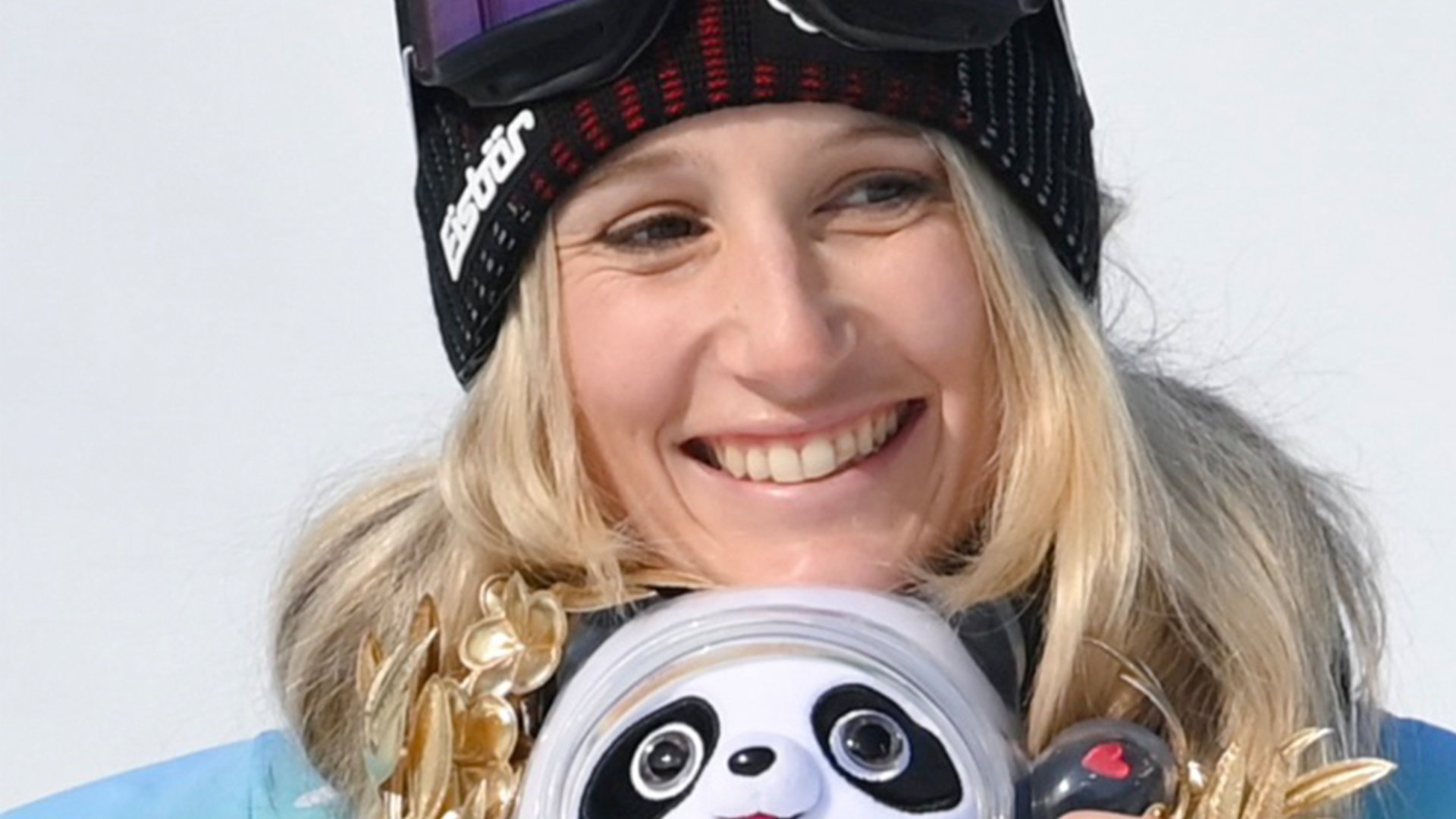 奥地利选手在滑雪项目中飘然夺冠