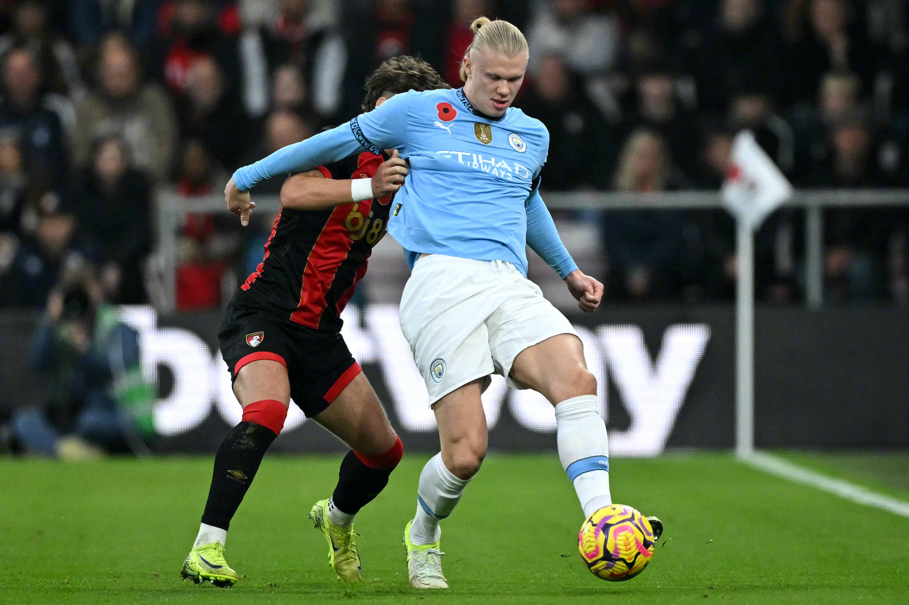 包含伯恩茅斯客场负富勒姆，遭遇两连败暂时垫底的词条