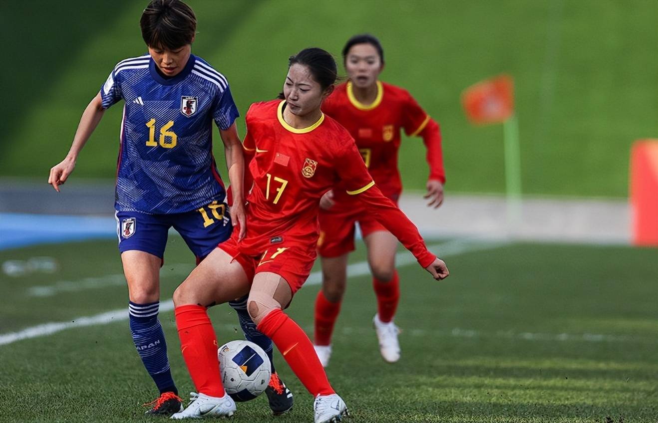 中国女足队员登场亮相，备战重大比赛