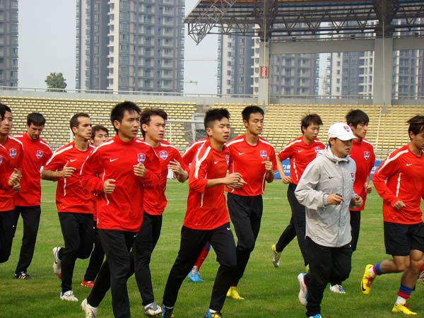 重庆力帆球队备战受挫，工作百炼成钢