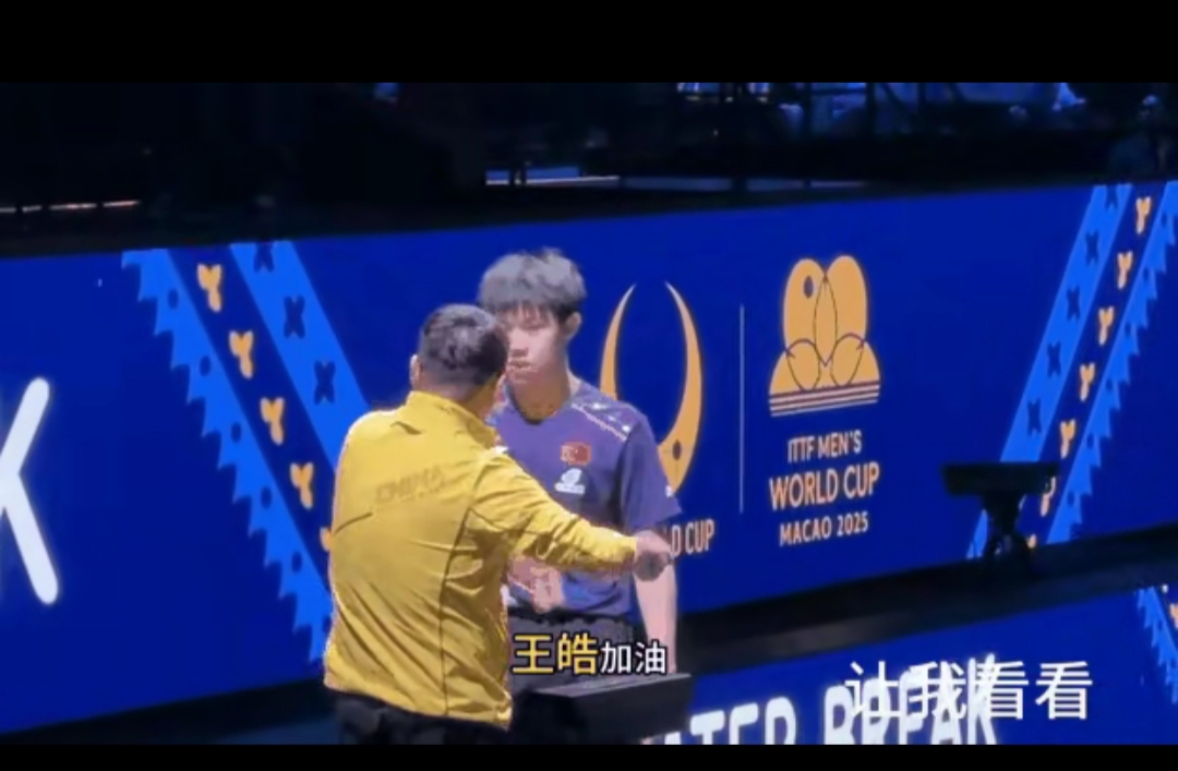 包含欢呼声音：观众为喜欢的选手加油助威，气势如虹的词条