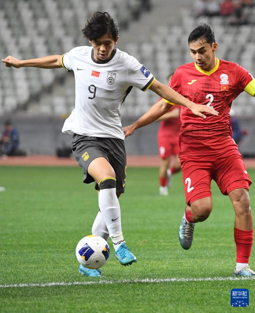 包含亚洲足球聚焦赛事，争夺胜利焦灼的词条