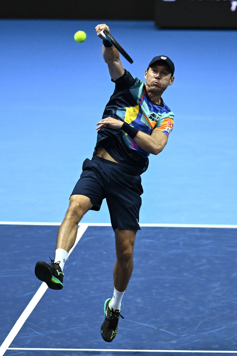 包含日本网球队完胜美国网球队，兹维列夫完成帽子戏法的词条