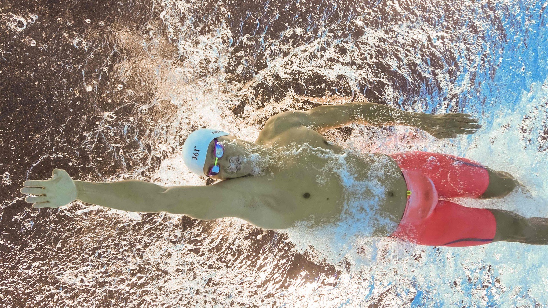 赛道与绿茵的交响,萨1年度争冠之夜,萨拉赫完成自我救赎